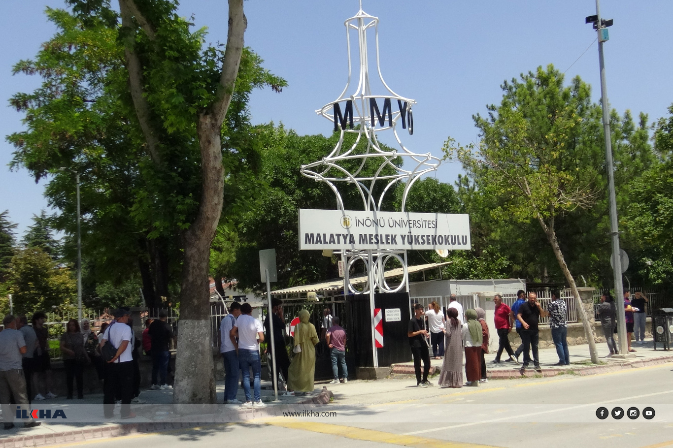 AYT sınavı sonrası adaylardan farklı görüşler: Kimi zorlandı, kimi rahat çözdü AYT sınavı sonrası adaylardan farklı görüşler: Kimi zorlandı, kimi rahat çözdü