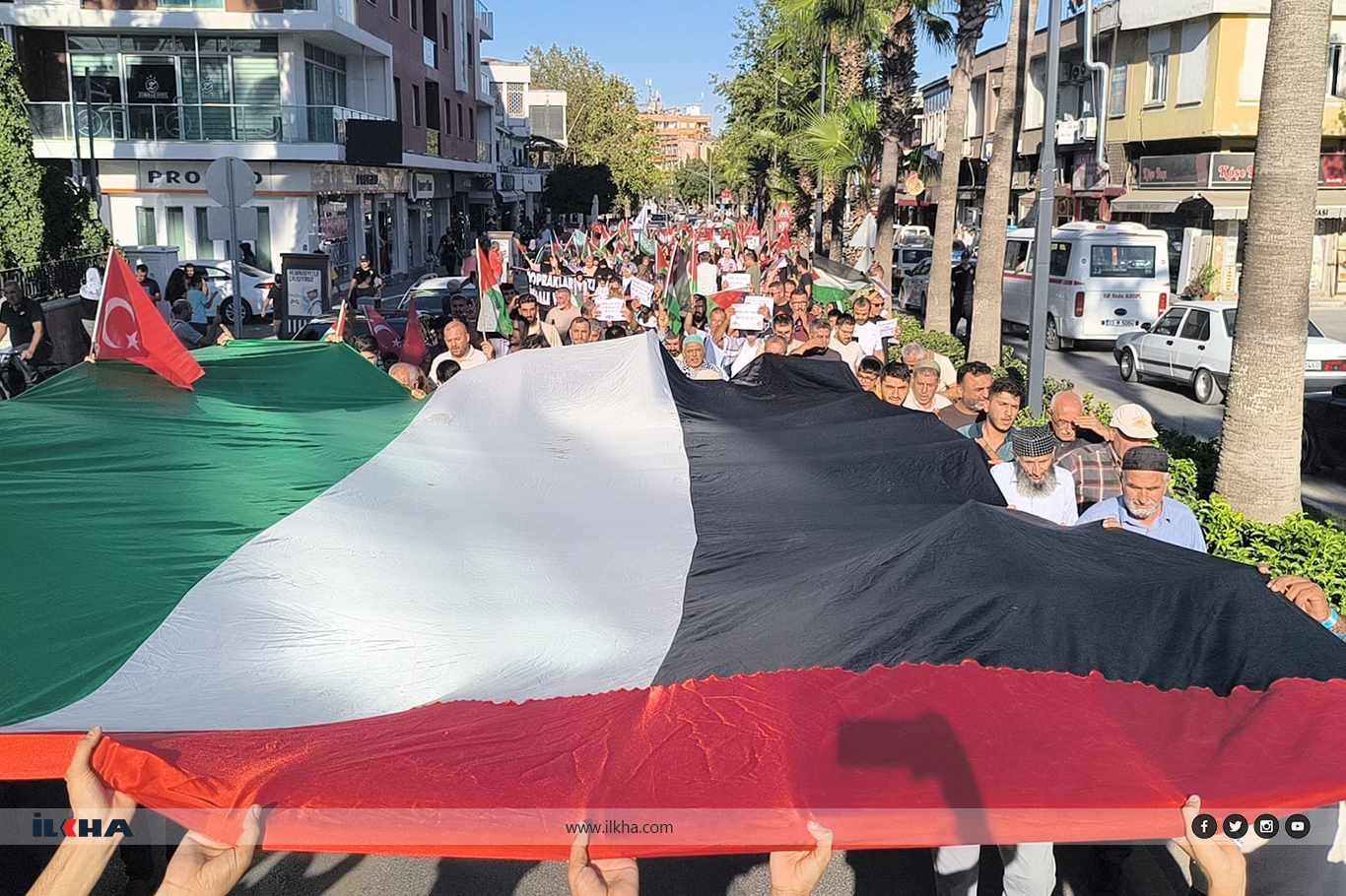 Tarsus’ta Küresel Sumud Filosu’na destek yürüyüşü ve basın açıklaması Tarsus’ta Küresel Sumud Filosu’na destek yürüyüşü ve basın açıklaması
