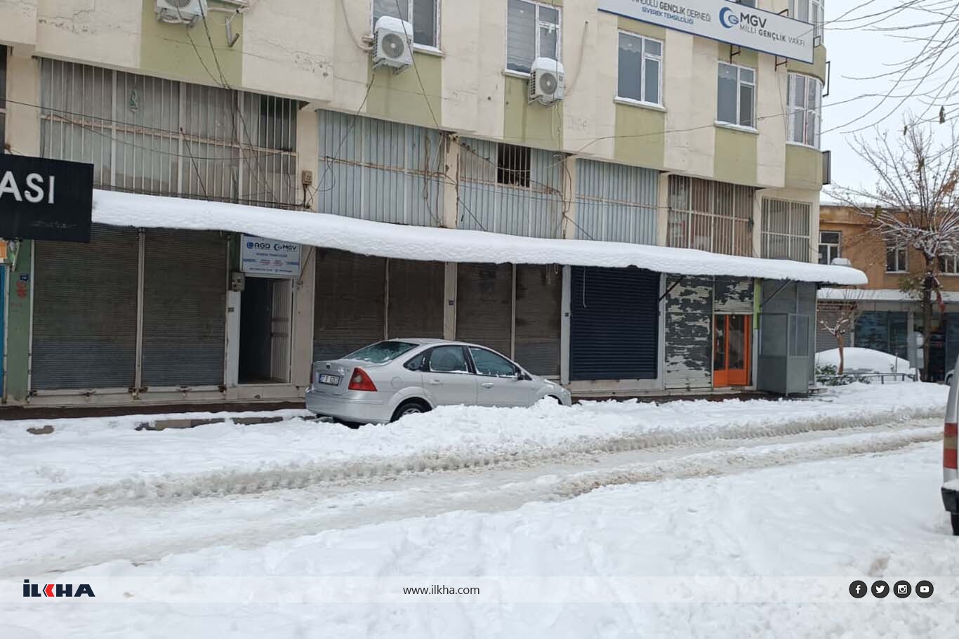 Şanlıurfa beyaza büründü: Kar, tarihi evlerin dam boyuna ulaştı