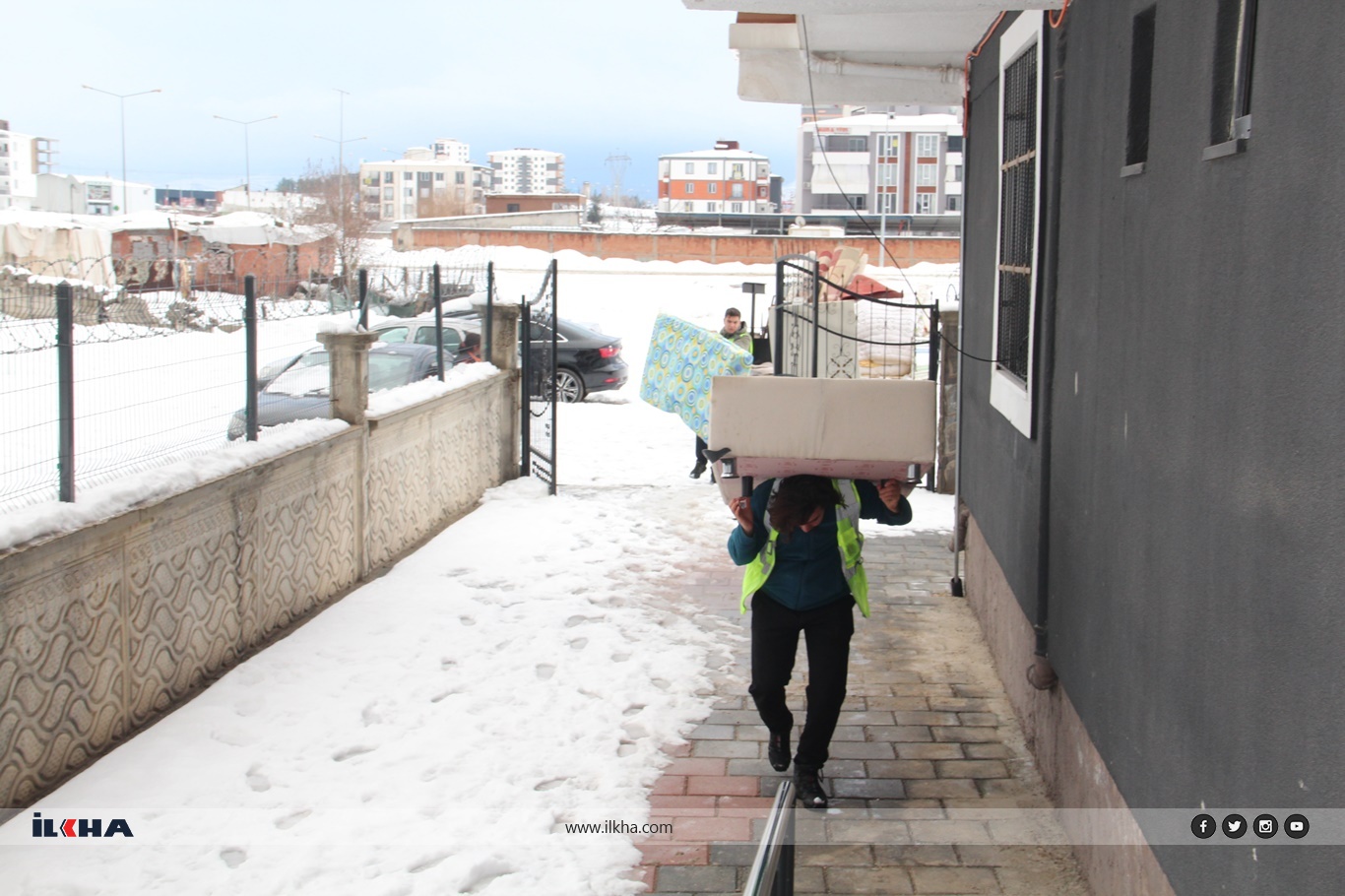 Batman Umut Kervanı'ndan mağdur ailelere ev eşyası ve gıda desteği