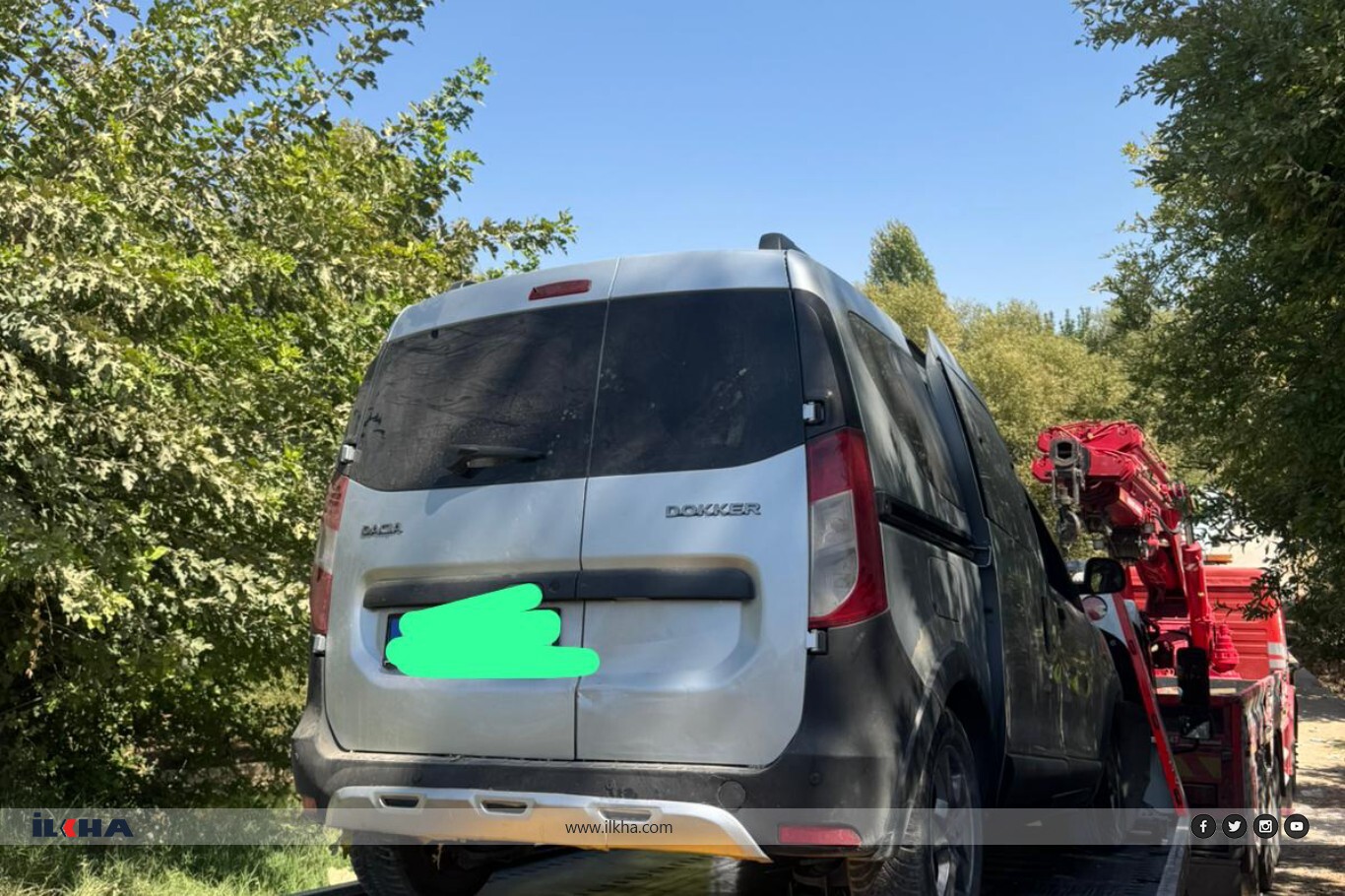 Mardin’de hafif ticari araç yol kenarına savruldu: 4 yaralı Mardin’de hafif ticari araç yol kenarına savruldu: 4 yaralı