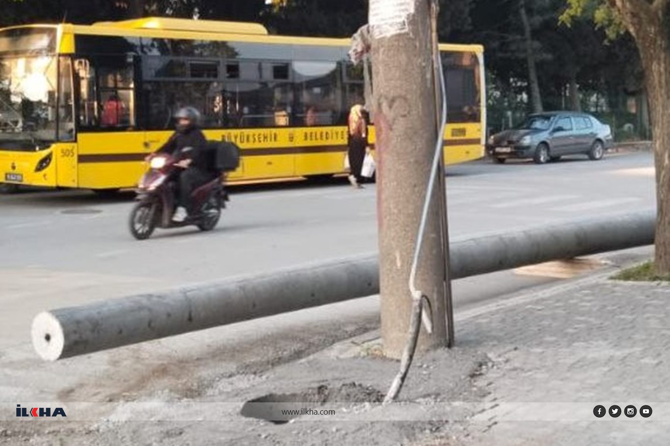 Bursa’da elektrik direği sökümünde güvenlik ihmali tepki çekti Bursa’da elektrik direği sökümünde güvenlik ihmali tepki çekti