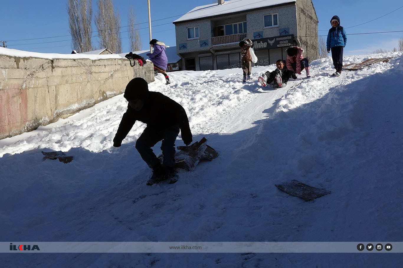 Kar yağışı nedeni ile Ağrı, Ardahan, Erzurum, Iğdır ve Kars'ta 1874 yerleşim yeri ulaşıma kapandı