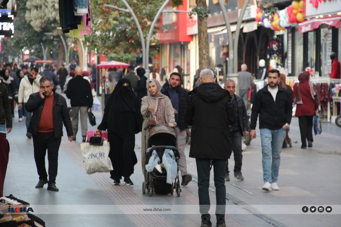 Vatandaşlar: Asgari ücret artsa da zamlar durmadıkça geçim mümkün değil