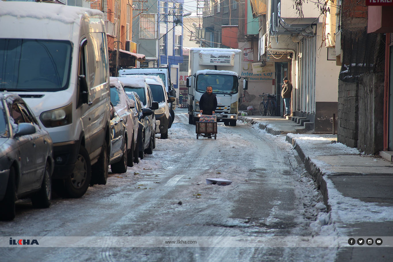Batman'da kar sonrası cadde ve sokaklar buz pistine döndü