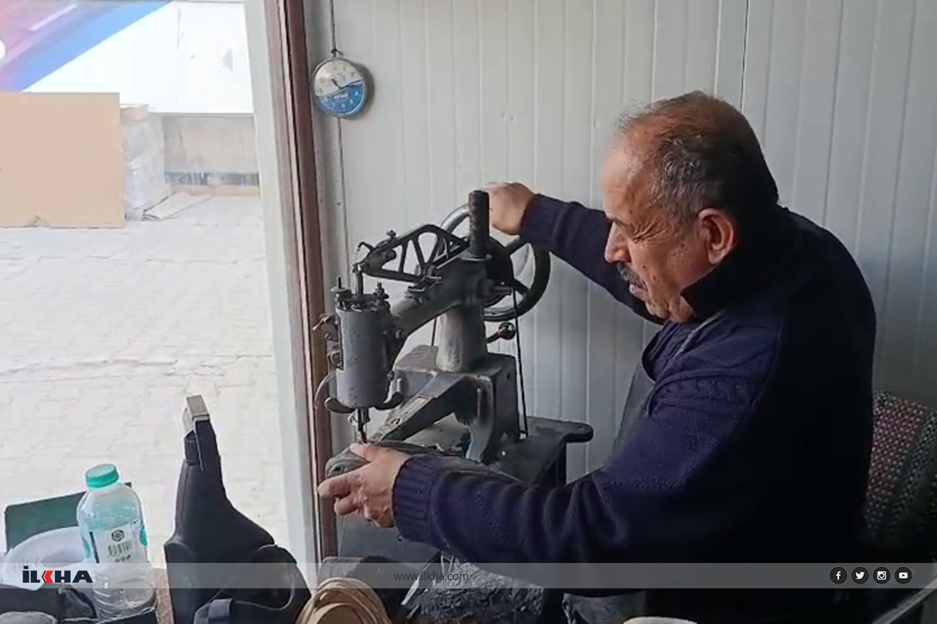 Gençlerin ellerinden telefon düşmüyor, zanaatkarlar ise çırak bulamıyor Gençlerin ellerinden telefon düşmüyor, zanaatkarlar ise çırak bulamıyor