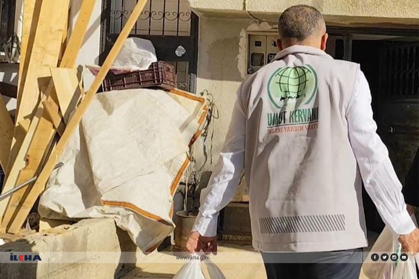 Umut Kervanı Tarsus'ta ihtiyaç sahibi ailelere yardım ulaştırdı