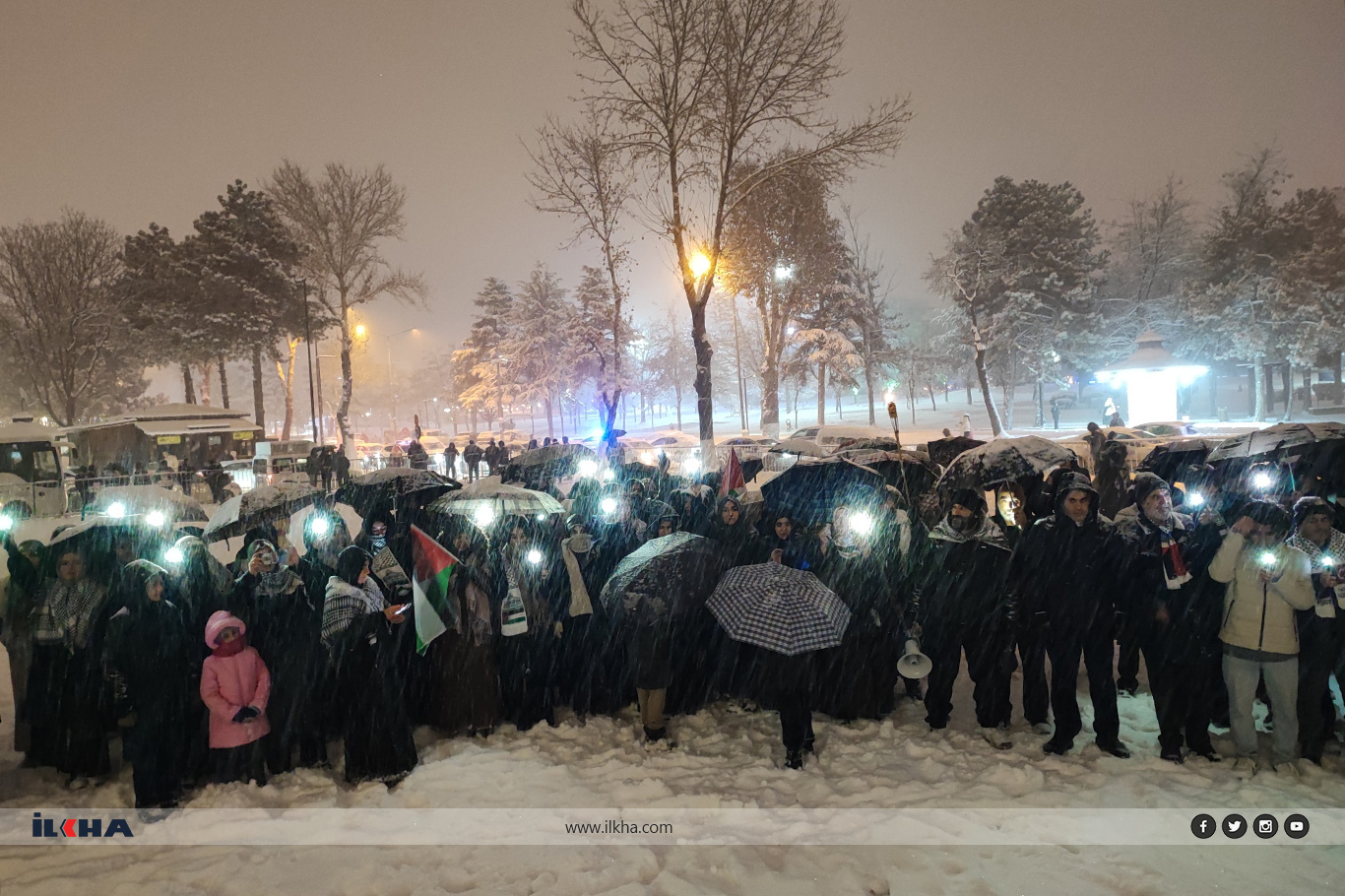 Yoğun kar yağışı altında Gazze için "Eğlence değil, vicdan zamanı" yürüyüşü