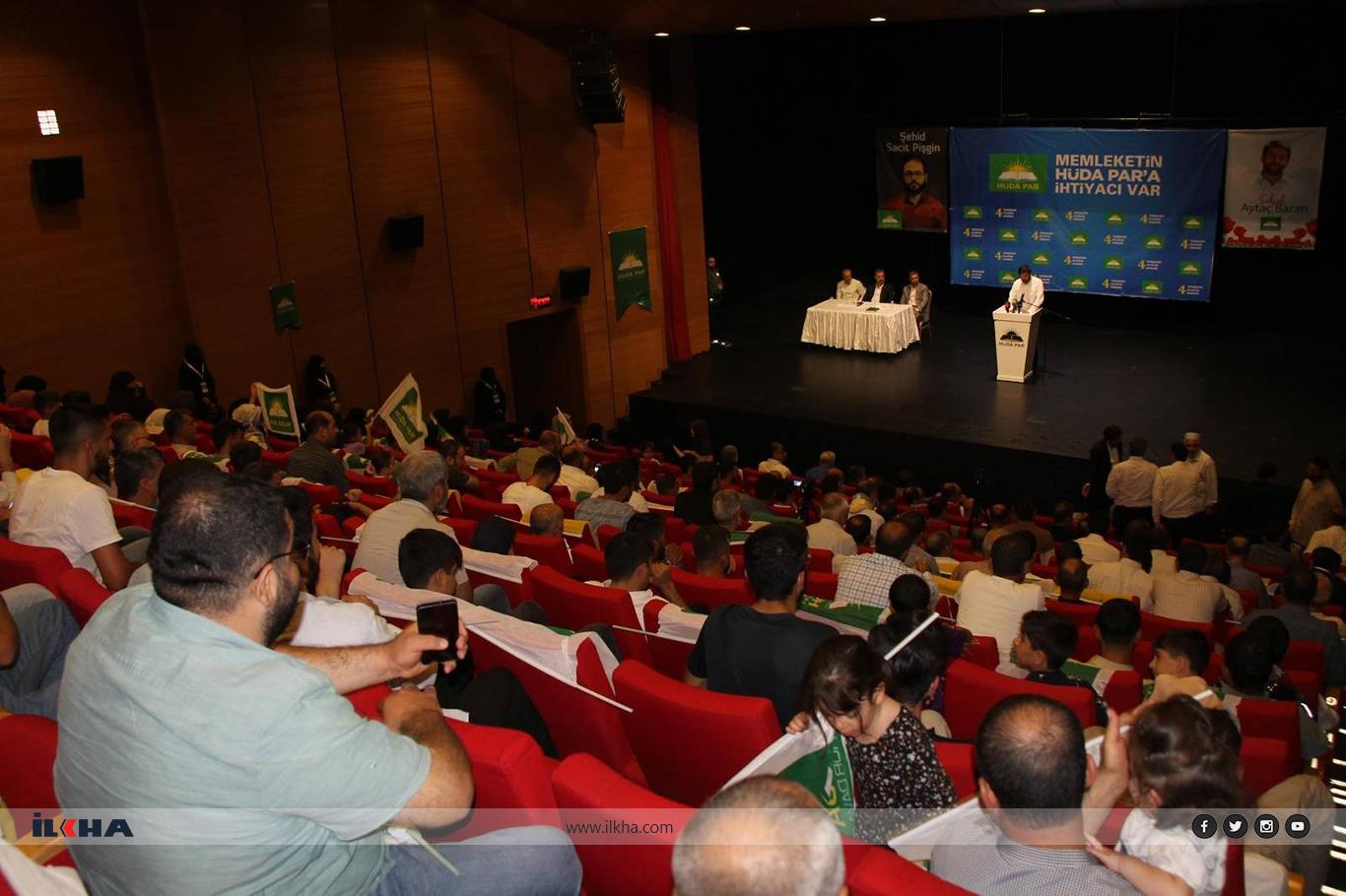 HÜDA PAR'ın Diyarbakır Merkez Yenişehir ilçesi 4'üncü Olağan Kongresi Sezai Karakoç Kültür ve Kongre Merkezinde gerçekleşti.