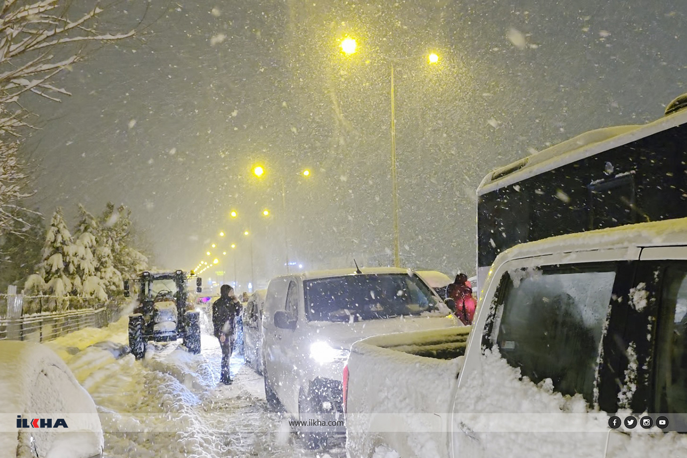 Diyarbakır-Silvan yolunda araçlar mahsur kaldı