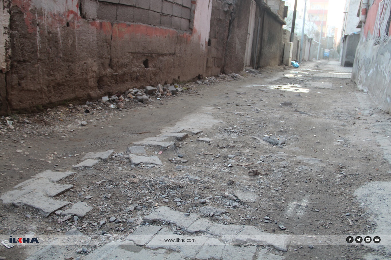 Batman'da mahalle sakinlerinden yol tepkisi: Altyapı sonrası yollarımız unutuldu
