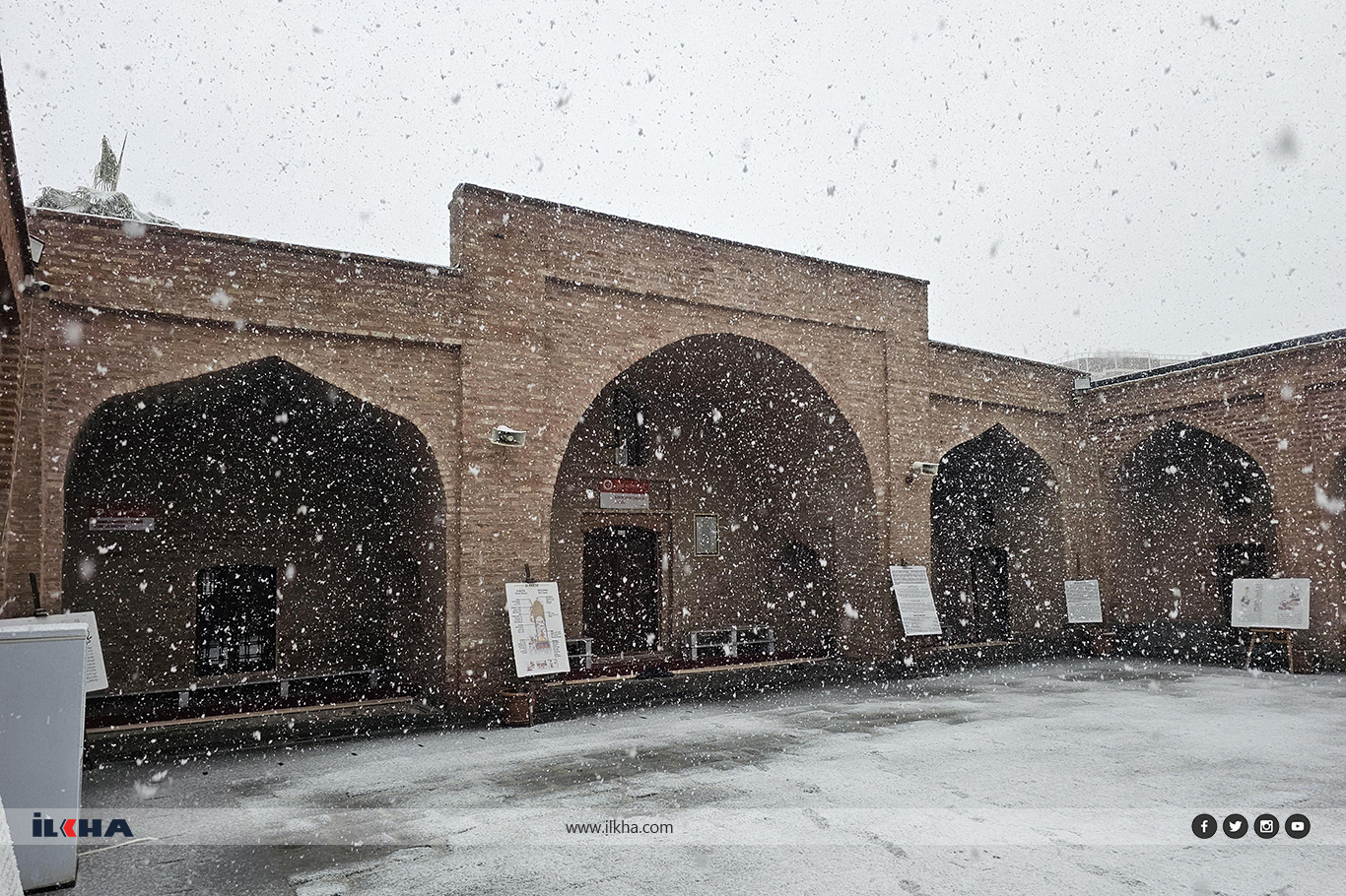 Cizre'de kar yağışı sevinçle karşılandı