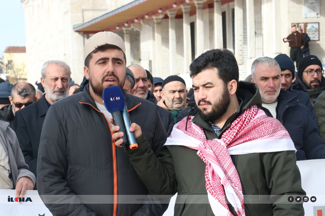 Direnişinin şehid liderleri için gıyabi cenaze namazı