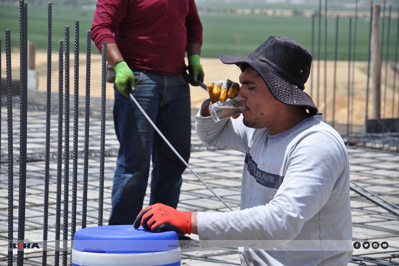 Demirci ustaları: 35 derece sıcağın altında 15 litre su tüketiyoruz Demirci ustaları: 35 derece sıcağın altında 15 litre su tüketiyoruz