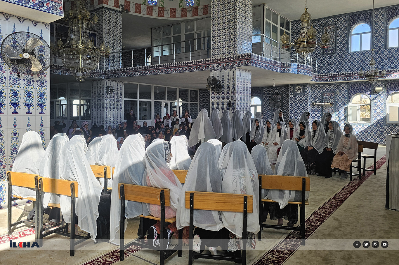 "Niyet ettim tesettüre Emrin başım üstüne" programı ile onlarca genç kız tesettürle tanıştı "Niyet ettim tesettüre Emrin başım üstüne" programı ile onlarca genç kız tesettürle tanıştı