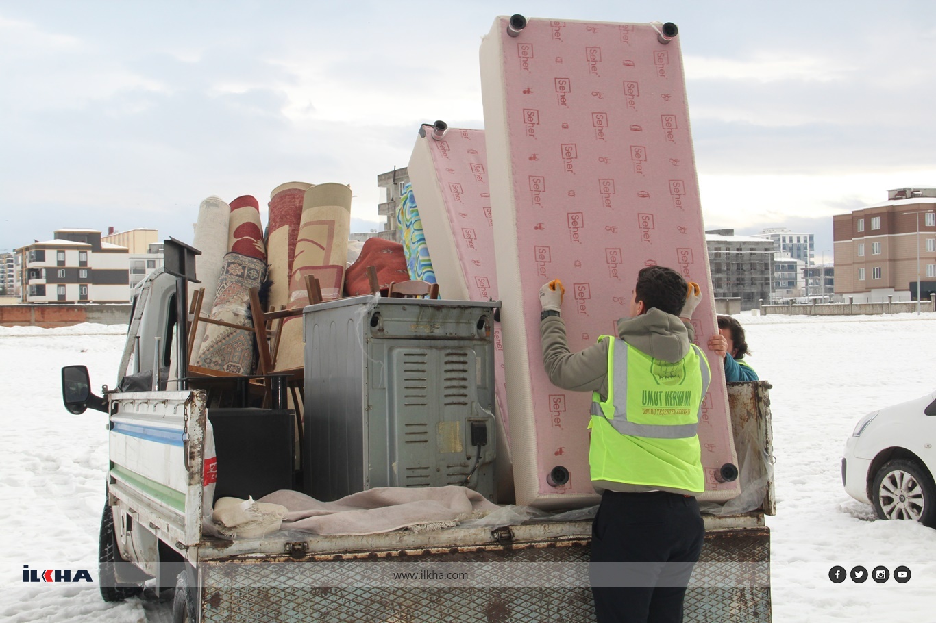 Batman Umut Kervanı'ndan mağdur ailelere ev eşyası ve gıda desteği