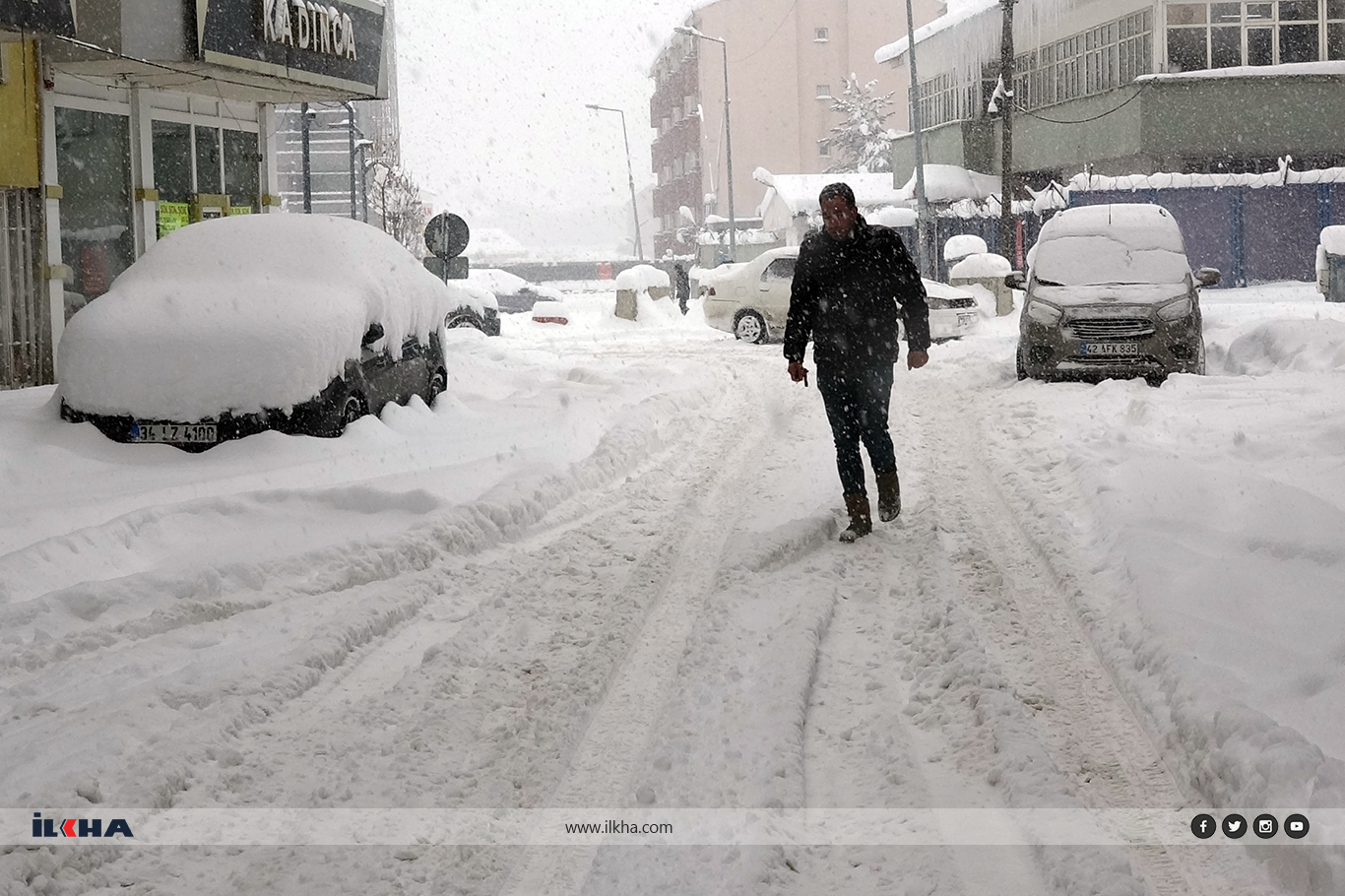 Ağrı'da yoğun kar yağışı nedeni ile yollar kapandı, ekipler yetersiz kaldı