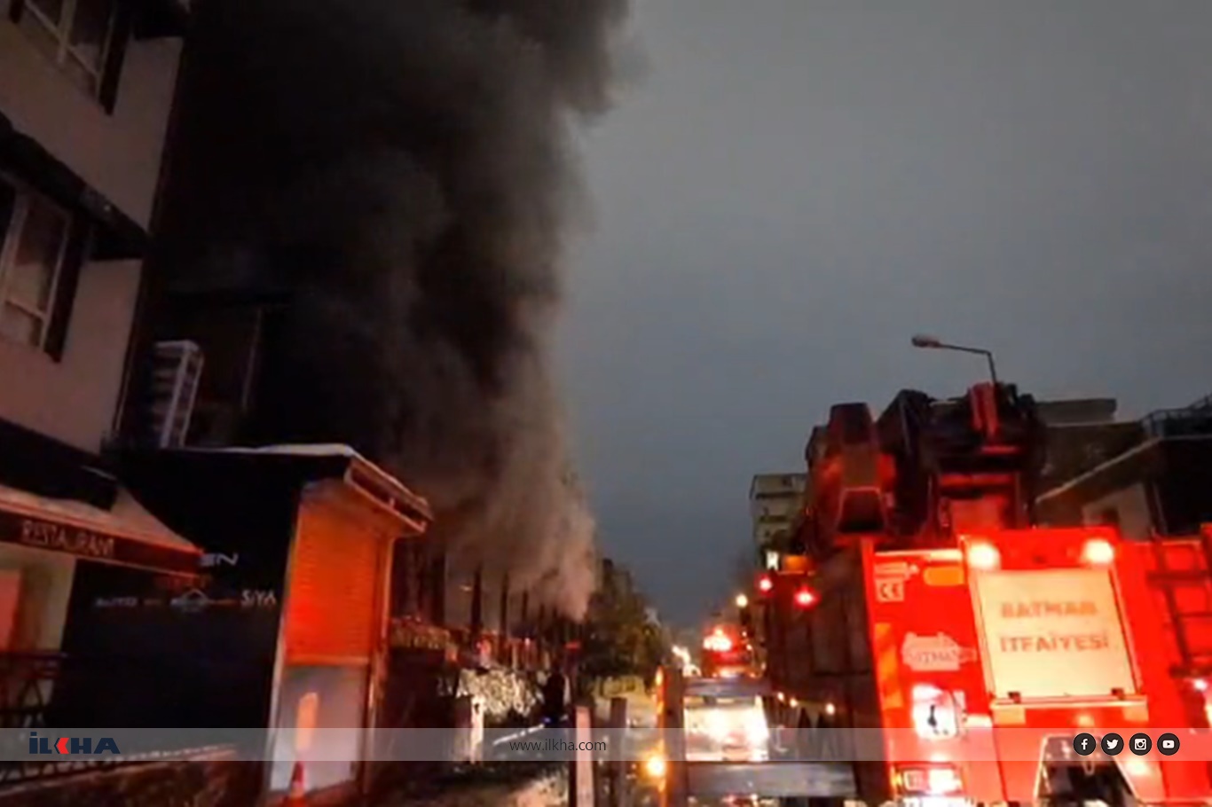 Batman'da gece saatlerinde çıkan yangın kafeyi kullanılamaz hale getirdi