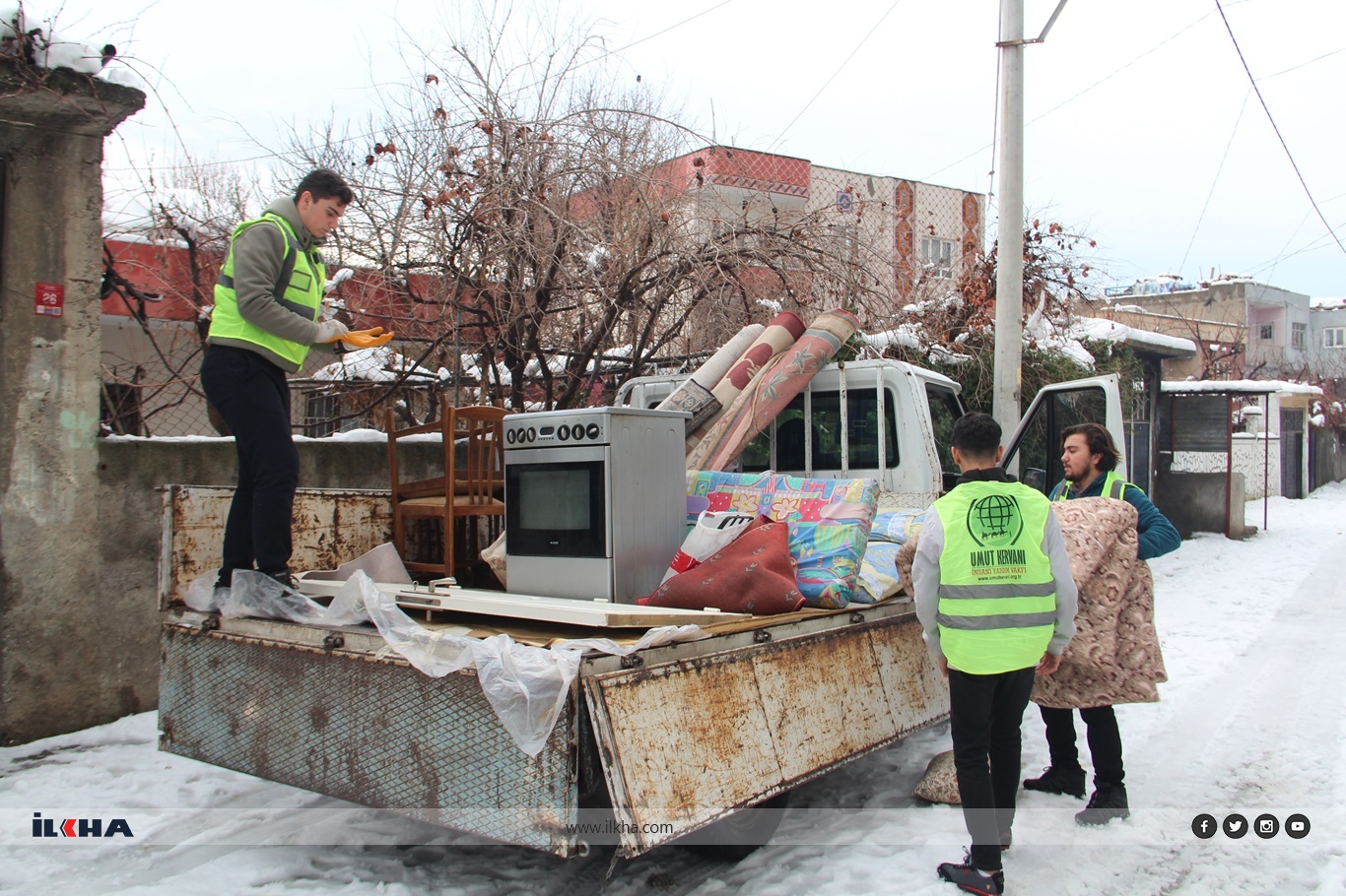 Batman Umut Kervanı'ndan mağdur ailelere ev eşyası ve gıda desteği