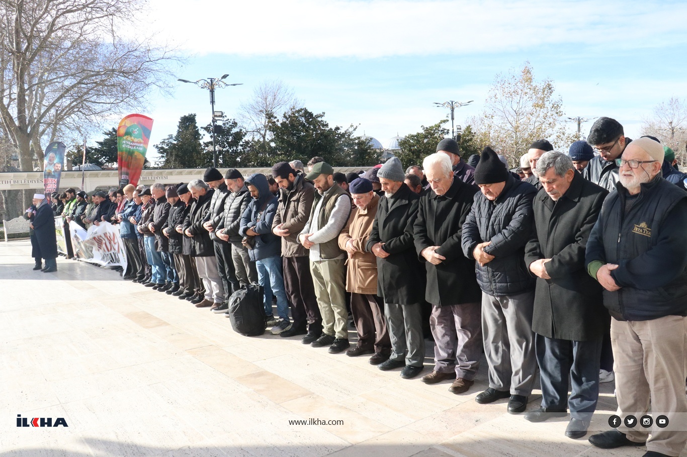 Direnişinin şehid liderleri için gıyabi cenaze namazı
