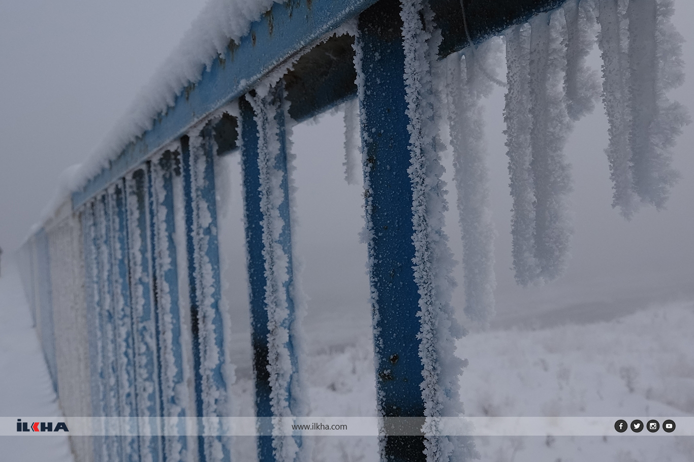 Ağrı’da Murat Nehri buz tuttu, şehirde sis görüş mesafesini düşürdü