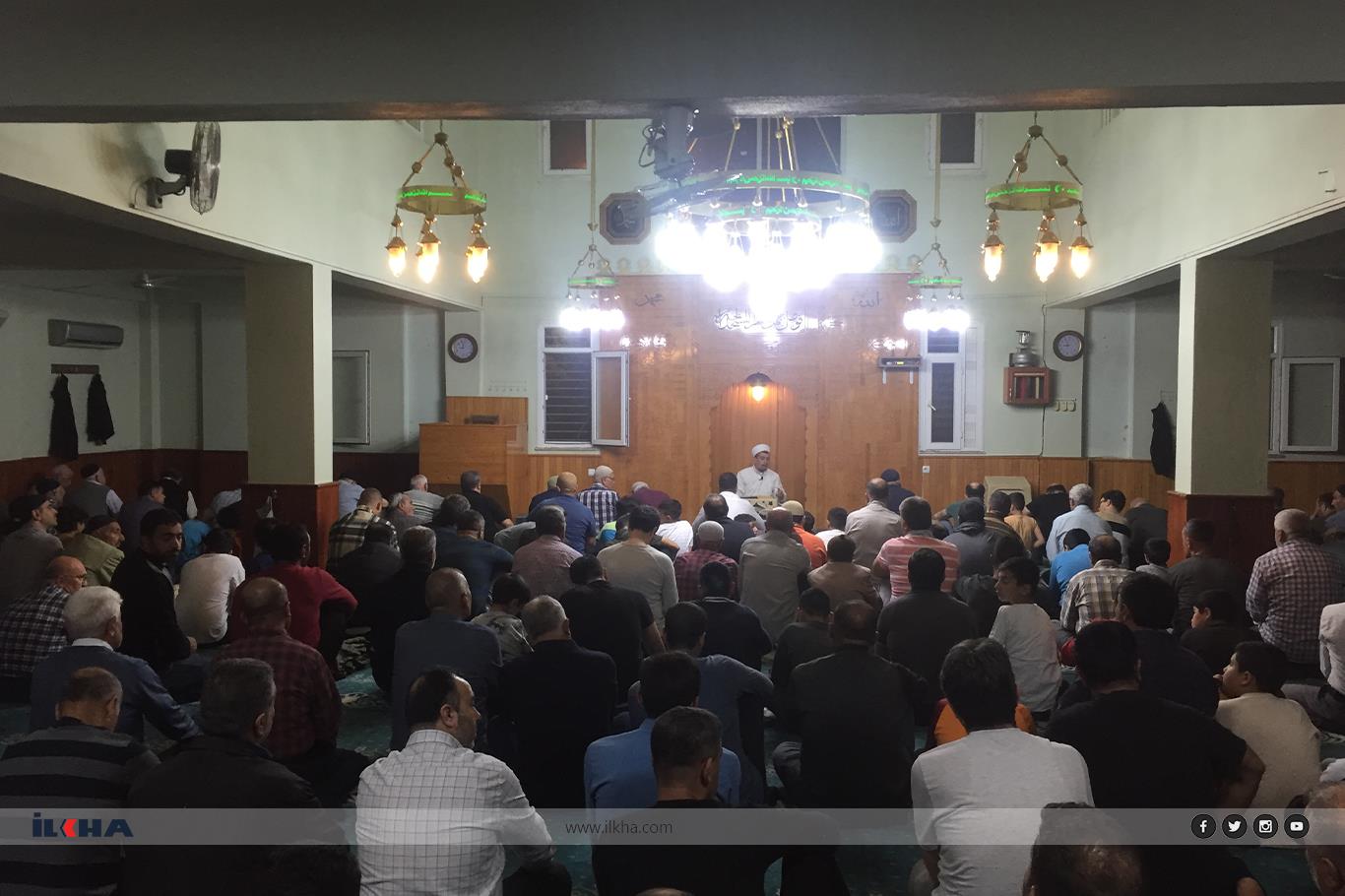Adana'da Kadir Gecesi dualarla ihya edildi Adana'da Kadir Gecesi dualarla ihya edildi