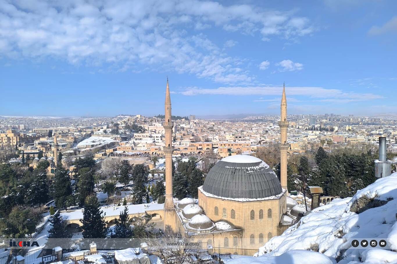Şanlıurfa beyaza büründü: Kar, tarihi evlerin dam boyuna ulaştı