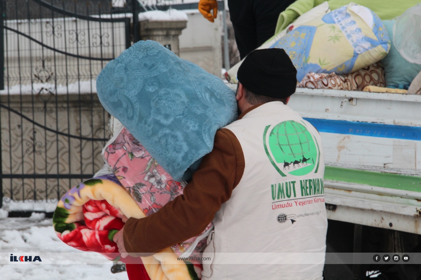 Batman Umut Kervanı'ndan mağdur ailelere ev eşyası ve gıda desteği
