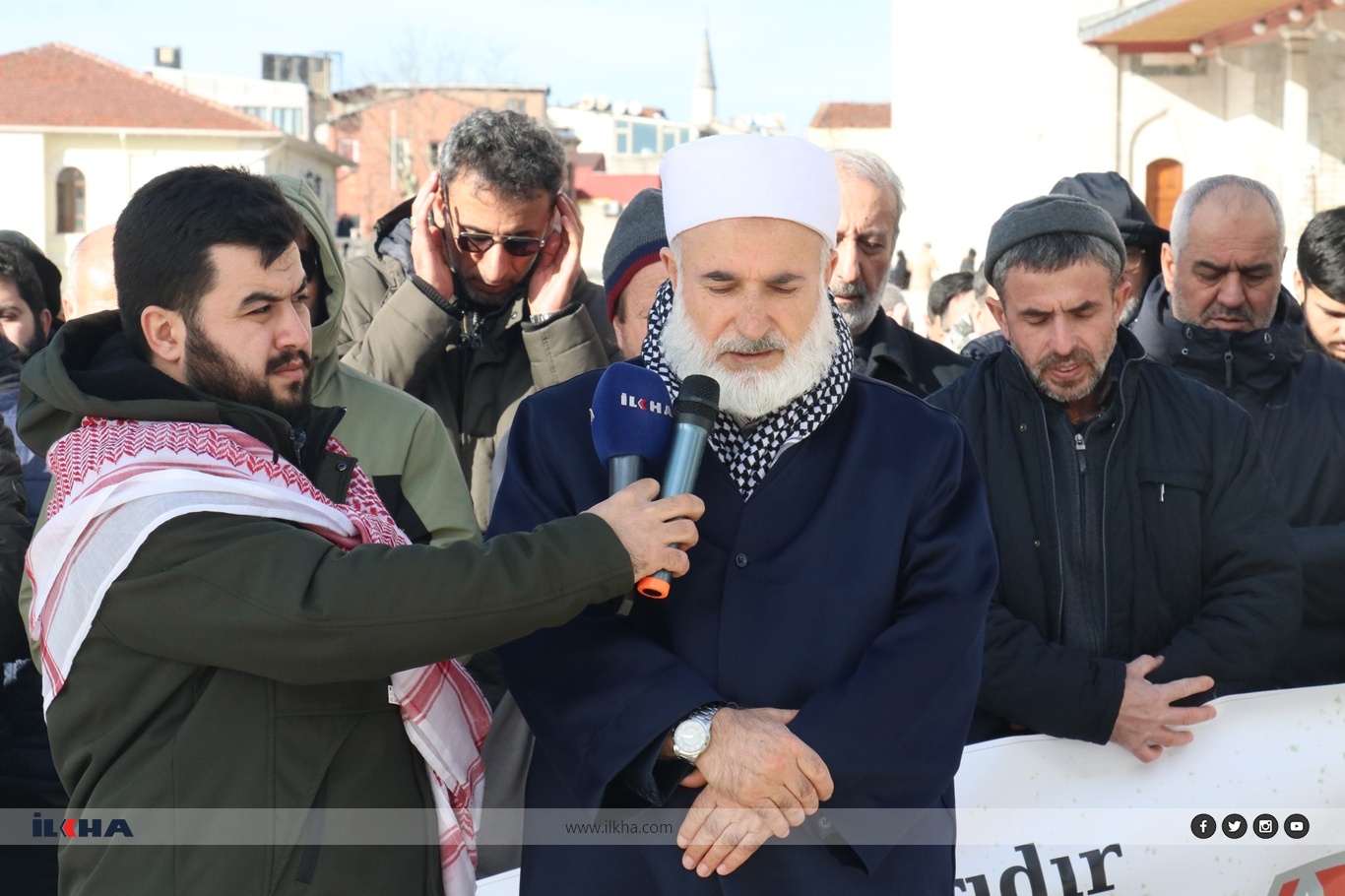 Direnişinin şehid liderleri için gıyabi cenaze namazı