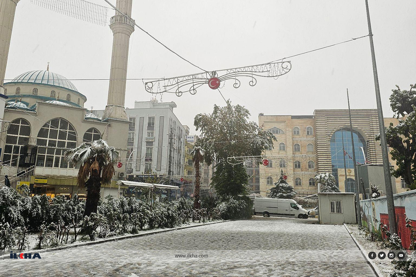 Cizre'de kar yağışı sevinçle karşılandı