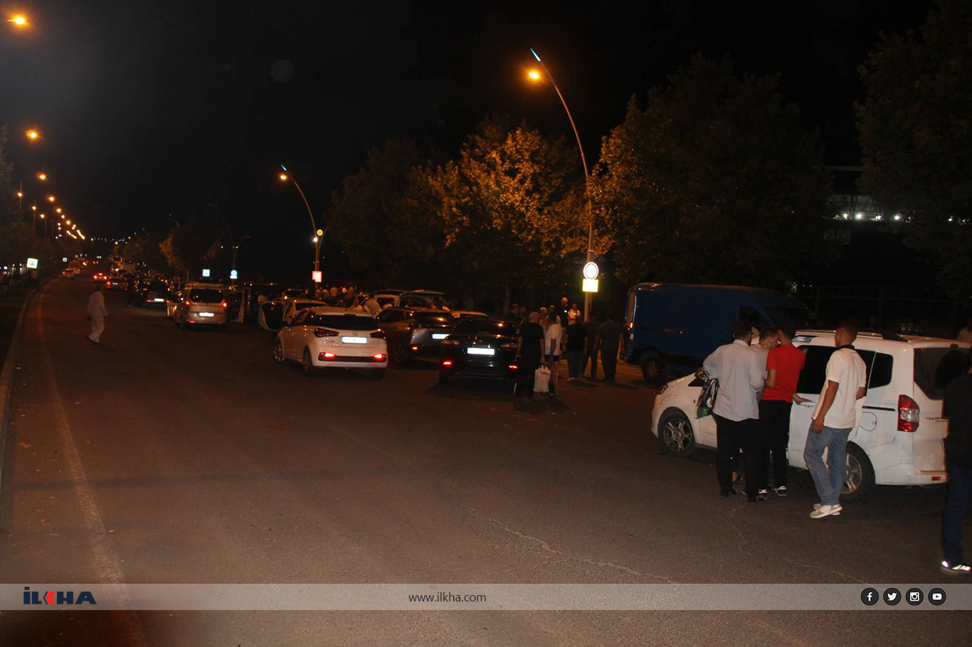 Diyarbakırlılar Gazze'ye destek amacıyla Meclis'e yürümek üzere yola çıktı Diyarbakırlılar Gazze'ye destek amacıyla Meclis'e yürümek üzere yola çıktı