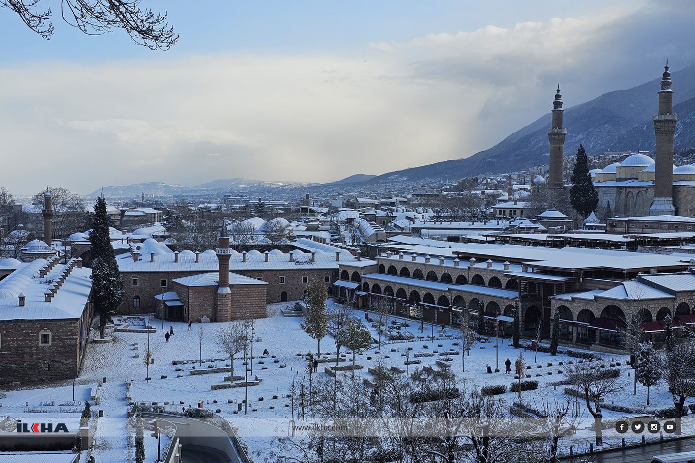 Kar yağışı Bursa’ya kartpostallık görüntüler sundu