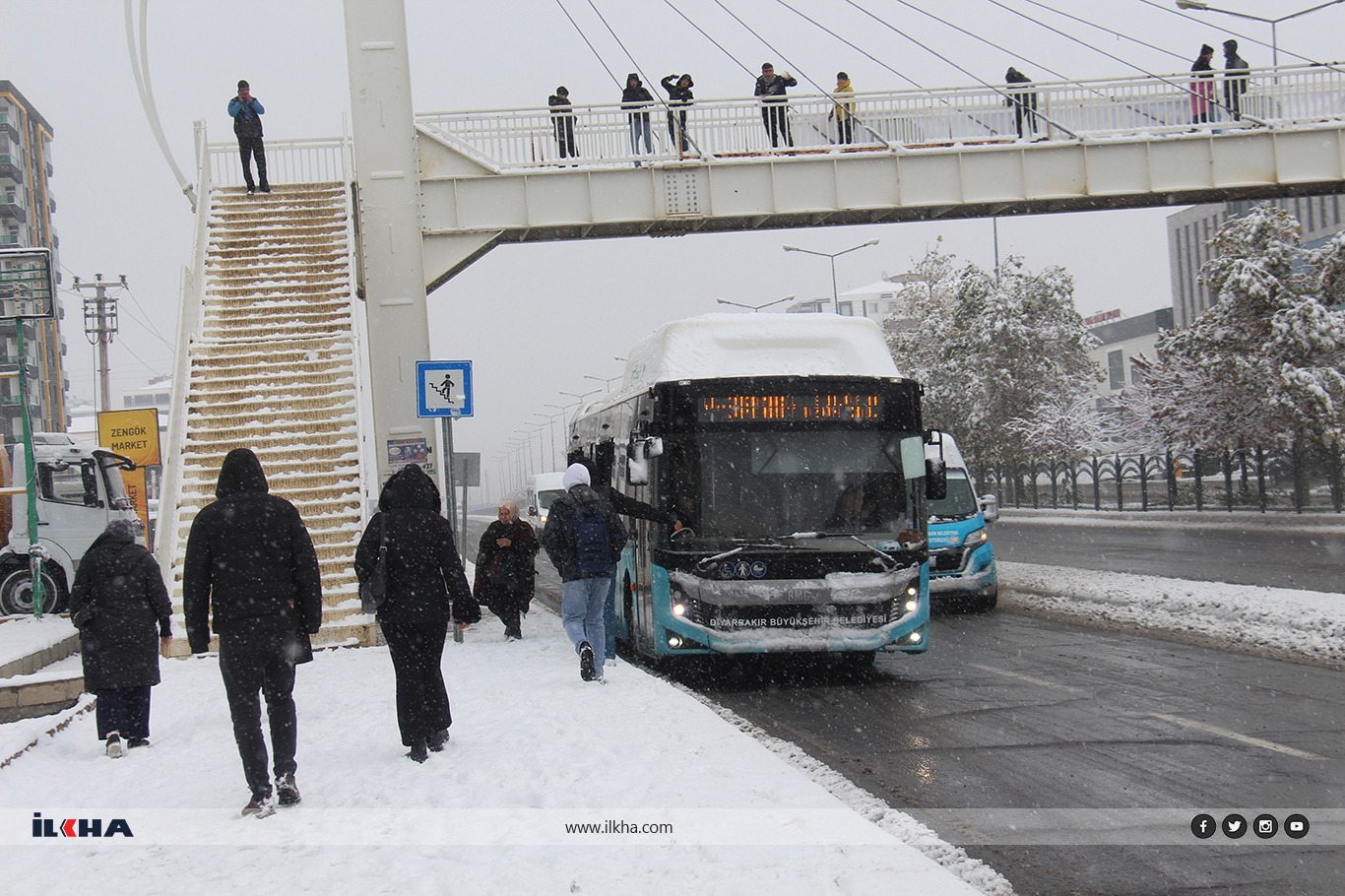 Diyarbakır’da yoğun kar yağışı etkisini sürdürüyor