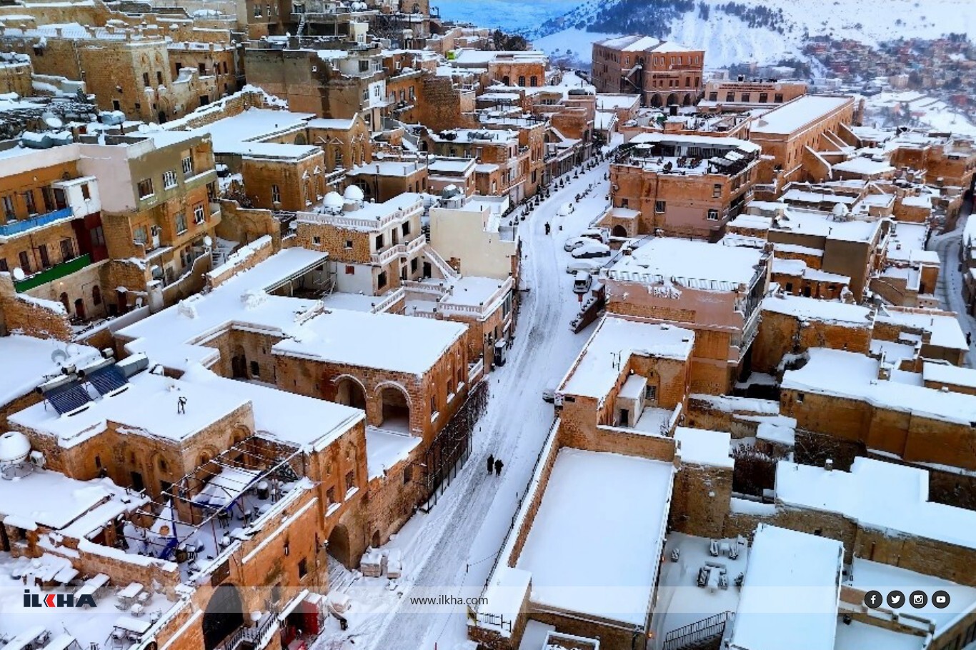 Beyaza bürünen tarihi kent Mardin havadan görüntülendi