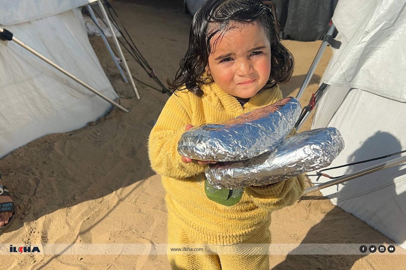 Yetimler Vakfı Regaip Kandili münasebetiyle Gazze'de sıcak yemek dağıttı