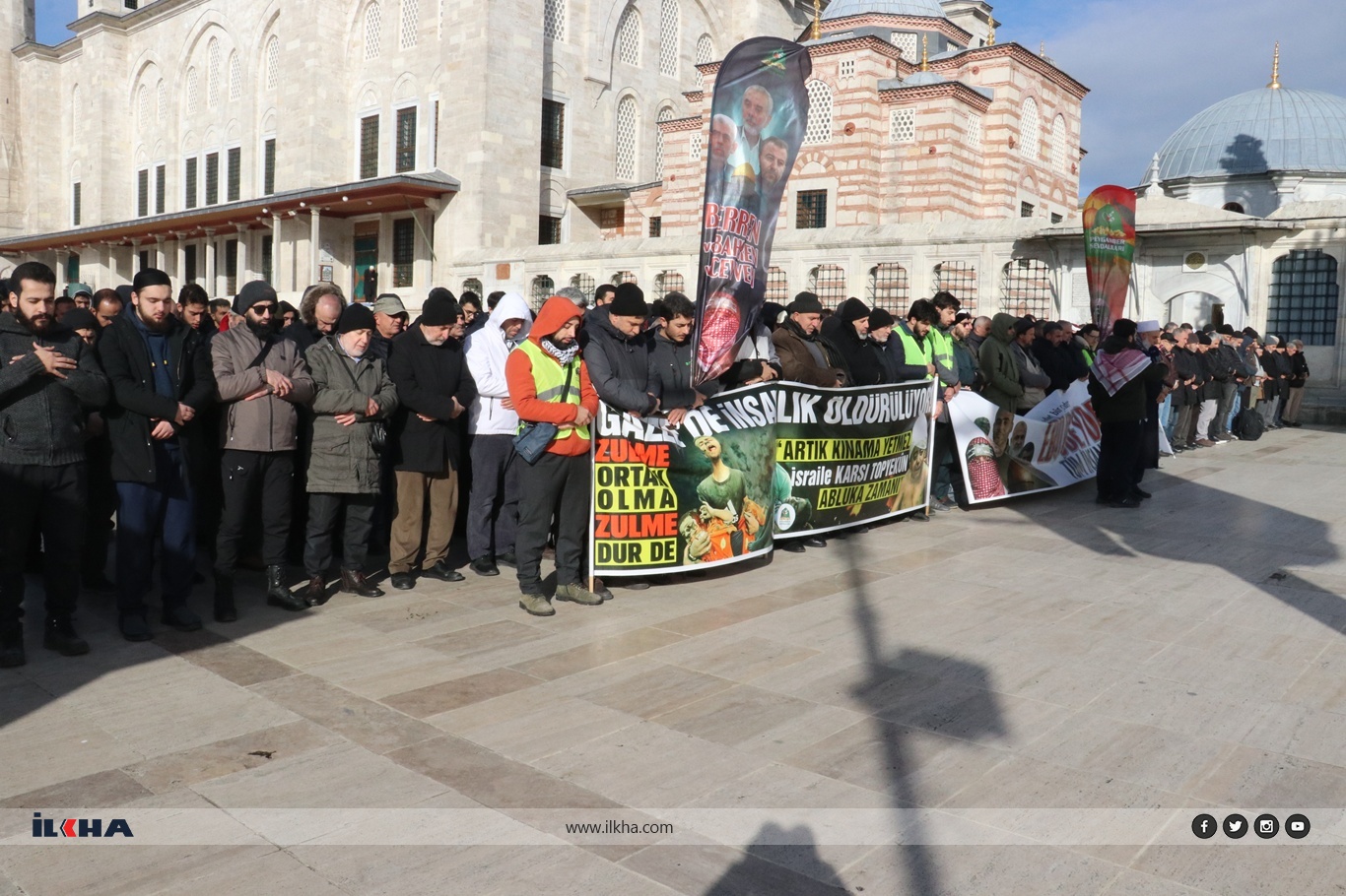 Direnişinin şehid liderleri için gıyabi cenaze namazı