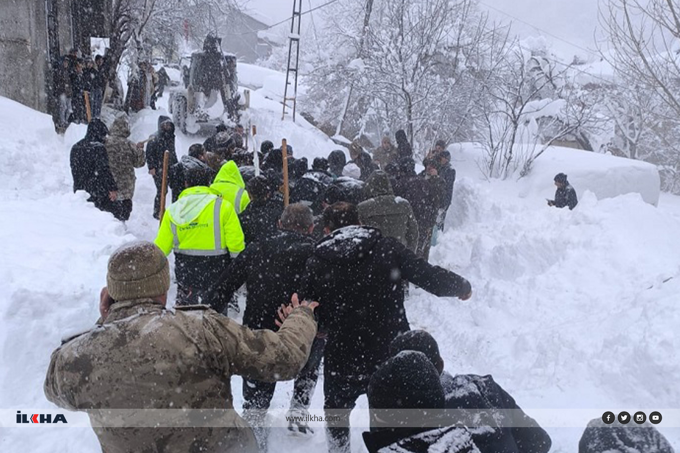 Van’da evler çığ altında kaldı, bir kadın kurtarıldı