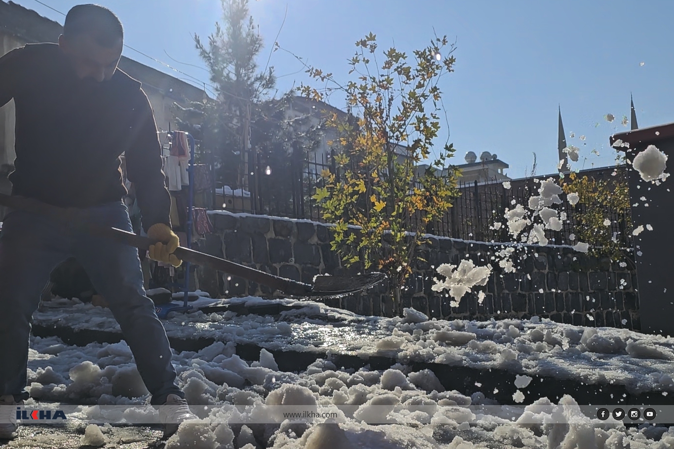 Şırnak Cizre’de kar yağışının yerini güneş aldı