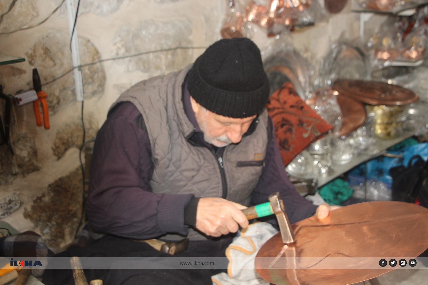 60 yıldır bakıra şekil veren Nihat Usta: İşin ustası olmak için uzun yılların ömürden gitmesi lazım