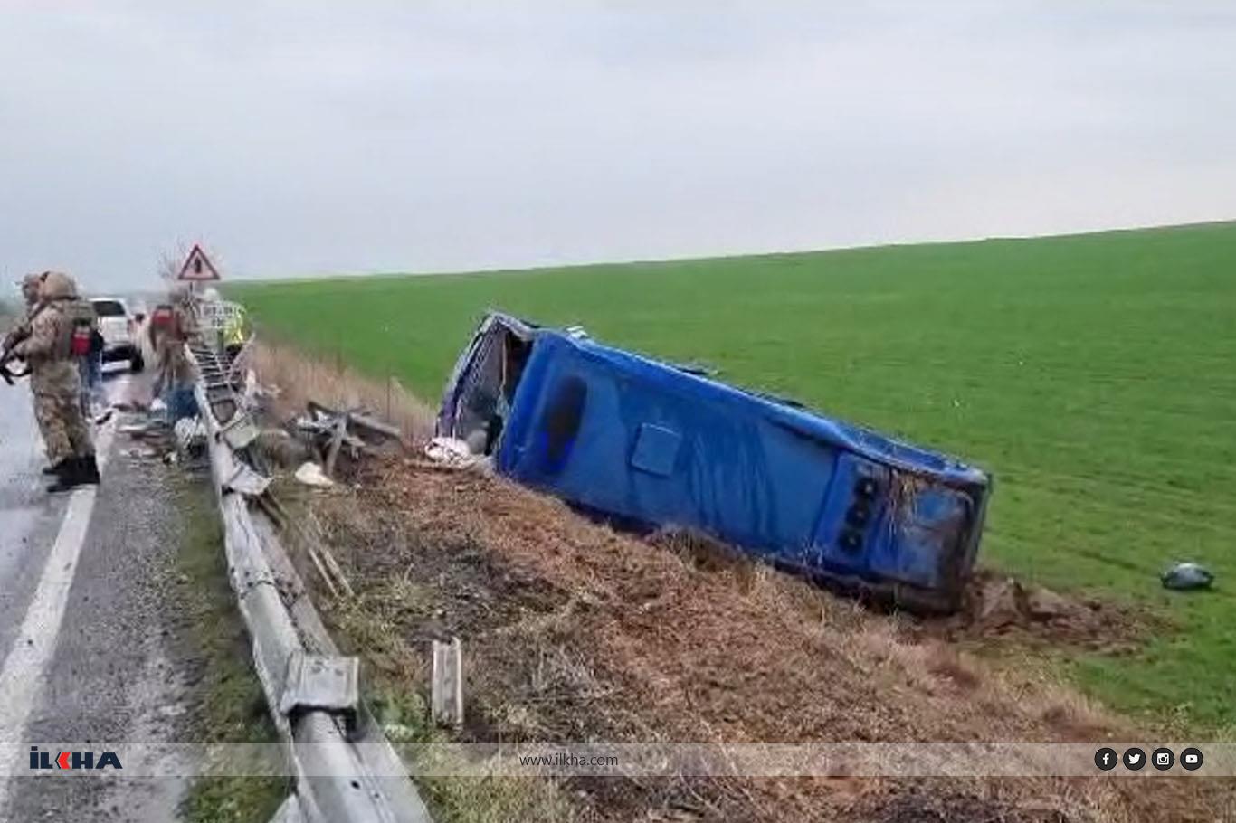 Silvan'da cezaevi aracı kaza yaptı: 23 yaralı Silvan'da cezaevi aracı kaza yaptı: 23 yaralı