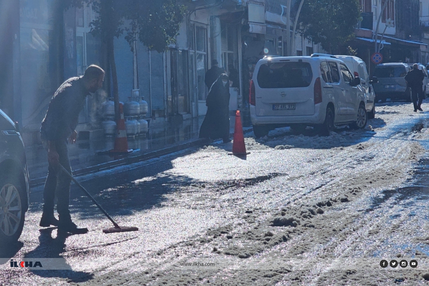 Şırnak Cizre’de kar yağışının yerini güneş aldı
