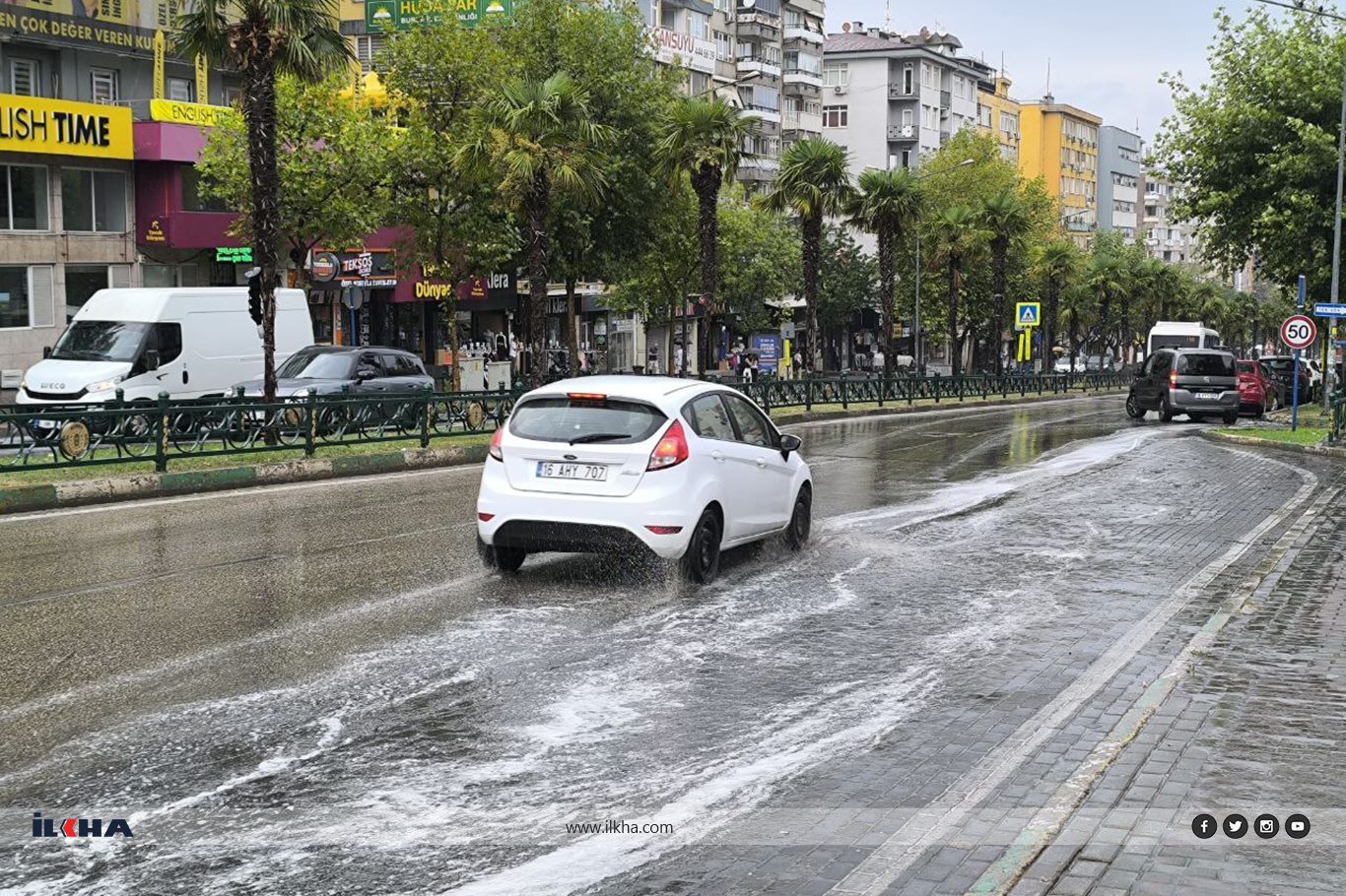 Bursa'da aylar sonra yağan yağmur serinletti Bursa'da aylar sonra yağan yağmur serinletti