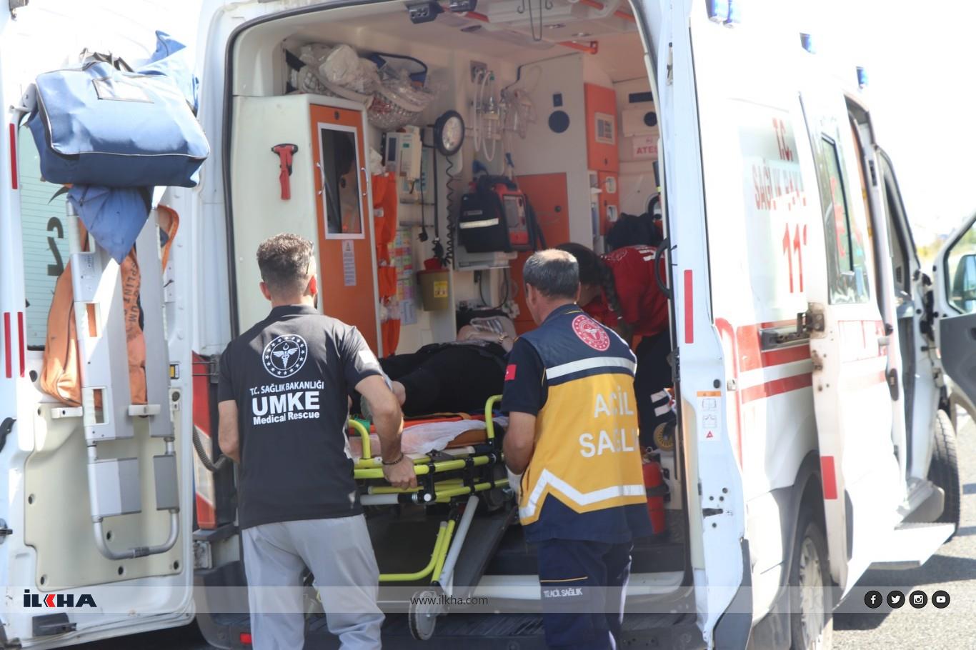 Elazığ'da yolcu otobüsü ile minibüs çarpıştı :18 yaralı 