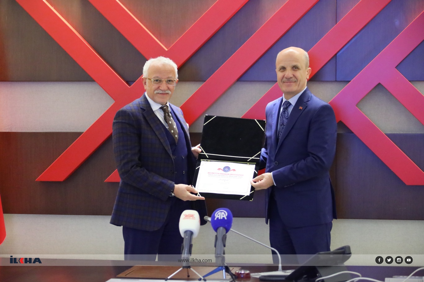 YÖK'ten “Engelsiz Üniversite”lere “Bayrak ve Nişan” ödülü