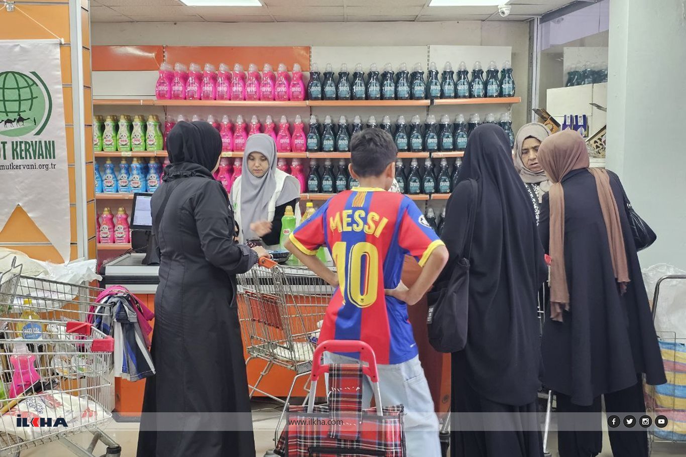 Umut Kervan'ından sosyal market alışveriş kartıyla Bursa'da yüzlerce aileye yardım Umut Kervan'ından sosyal market alışveriş kartıyla Bursa'da yüzlerce aileye yardım