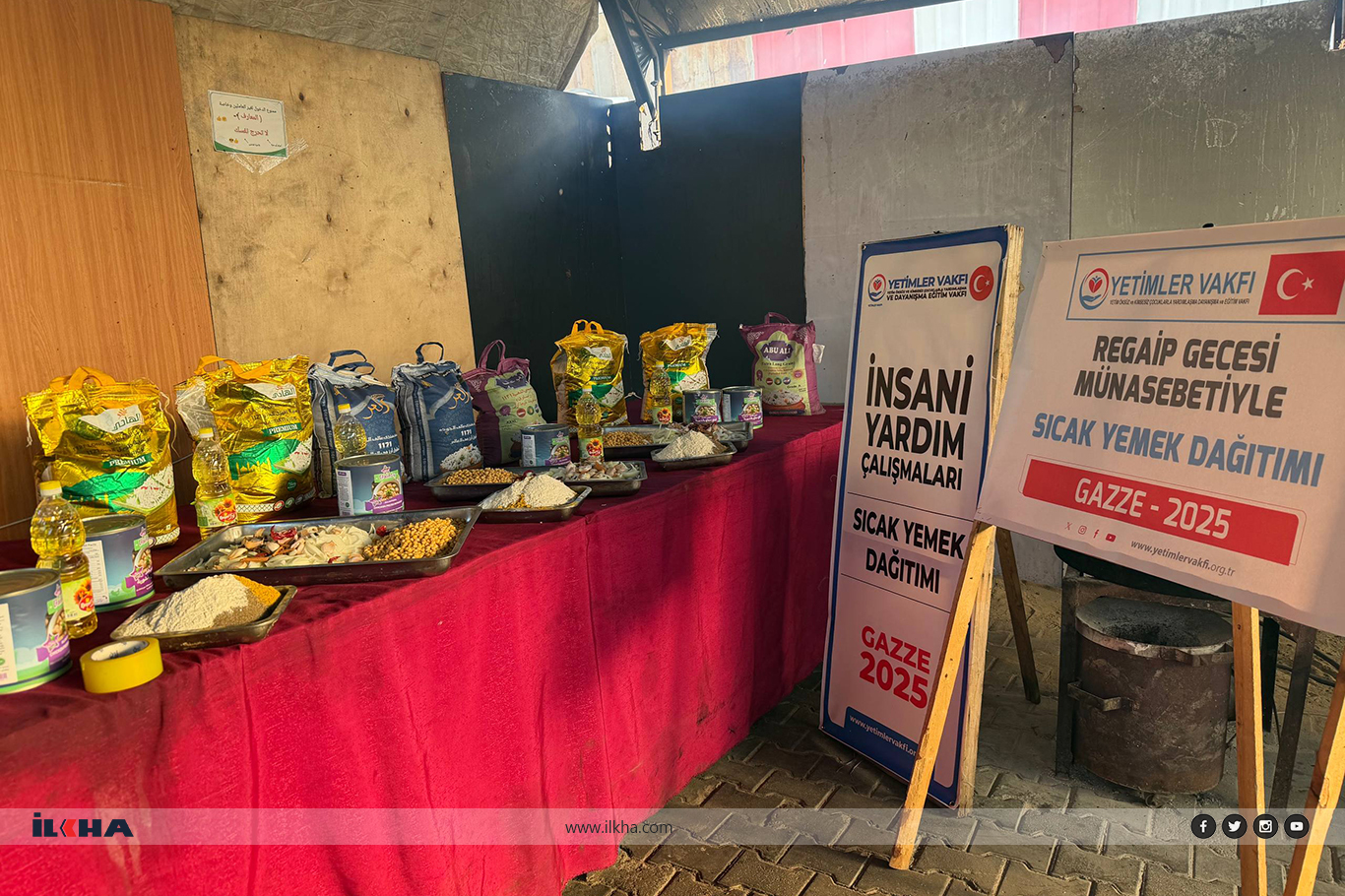 Yetimler Vakfı Regaip Kandili münasebetiyle Gazze'de sıcak yemek dağıttı