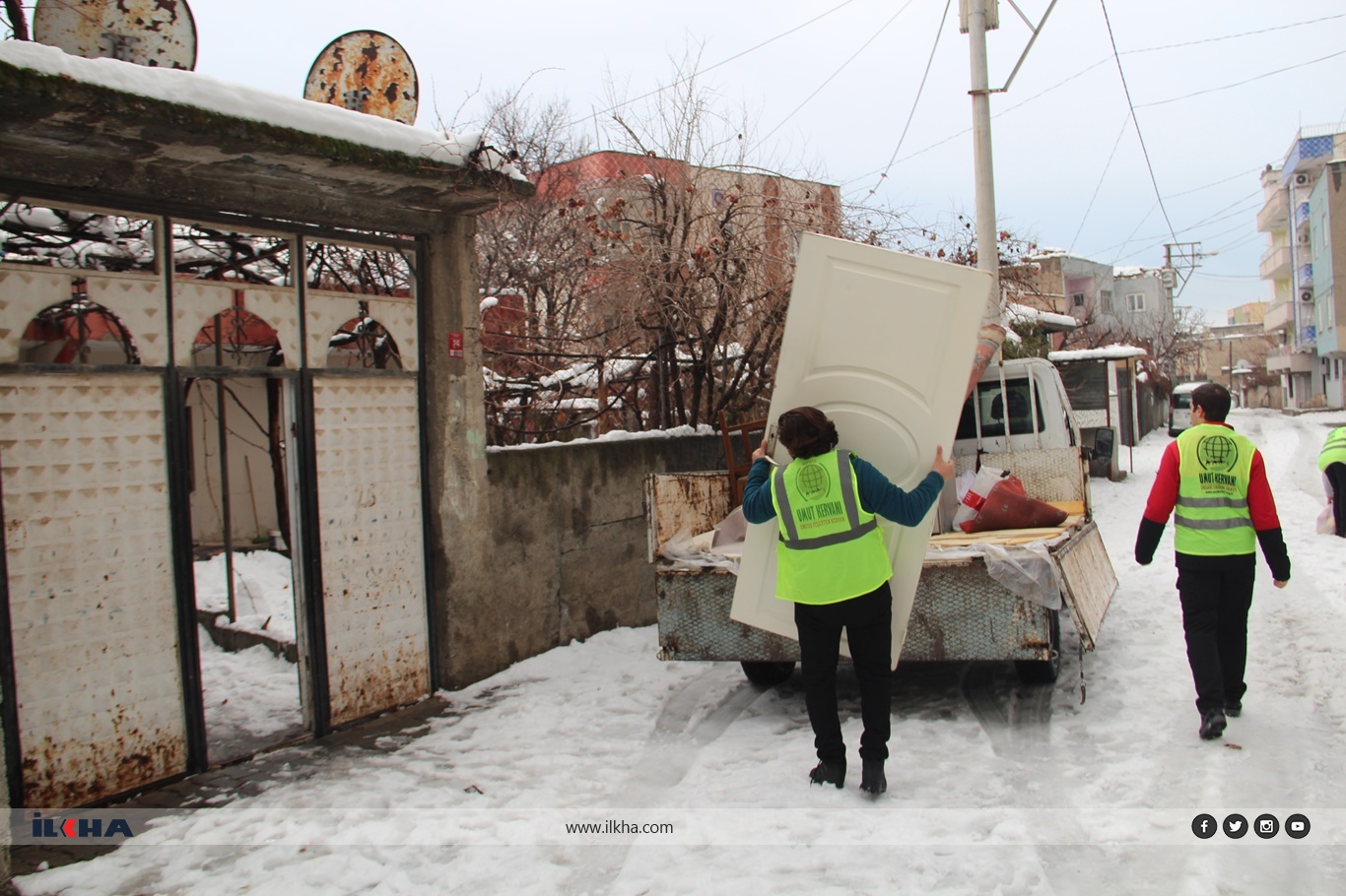 Batman Umut Kervanı'ndan mağdur ailelere ev eşyası ve gıda desteği