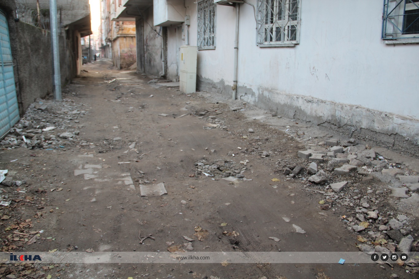 Batman'da mahalle sakinlerinden yol tepkisi: Altyapı sonrası yollarımız unutuldu