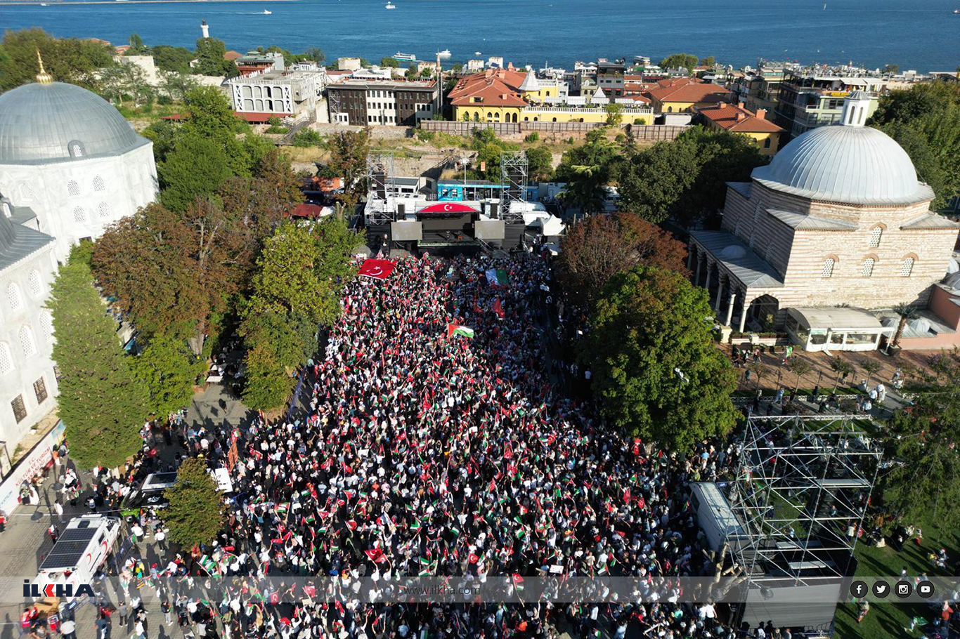 Yüzbinler Ayasofya'da Heniyye'nin vasiyetini yerine getirdi Yüzbinler Ayasofya'da Heniyye'nin vasiyetini yerine getirdi