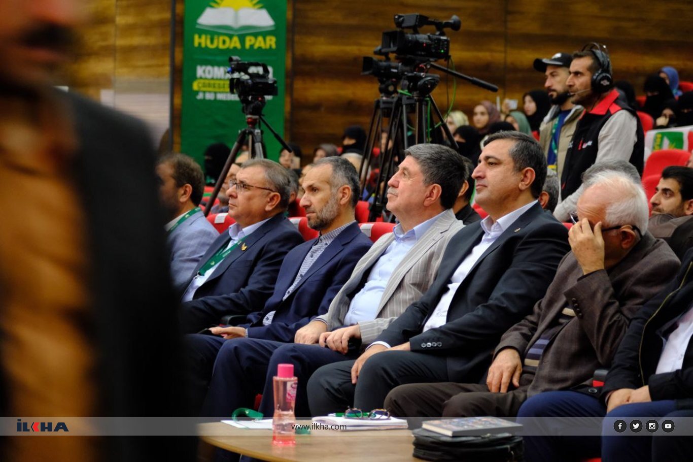 Van'da "Kürt Meselesine İnsani Çözüm Çalıştayı" gerçekleştiriliyor - CANLI Van'da "Kürt Meselesine İnsani Çözüm Çalıştayı" gerçekleştiriliyor - CANLI
